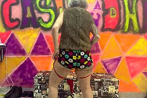 جلست وارتدت بعمق في المكان الخارجي