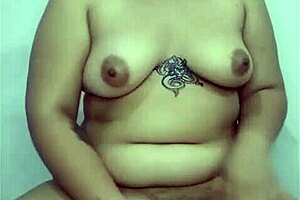 Touch your dick, chubby latina jerking off 😏