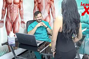 nutritionist sees patient in underwear then consults