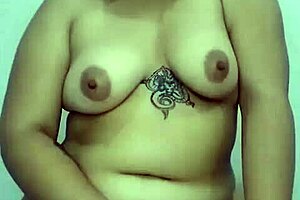 Touch your dick, chubby latina jerking off 😏