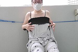 the wife boldly masturbates on the balcony in her selfie video