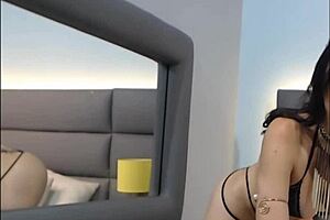 Kendraparker shows sexy buttocks webcam!