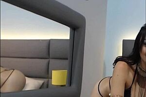 Kendraparker shows sexy buttocks webcam!