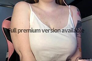 Old model shows off big tits in tight white singlet