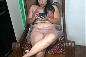 Gordita latina milf licks ass