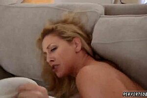 Blonde mom massage cherie deville in impregnated by my