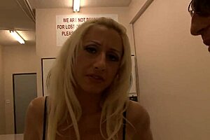 Laundry room meeting turns into hot home fuck with facial 😏