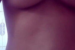 indian girl does solo masturbation in bedroom