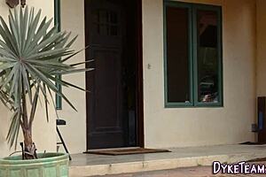 lesbian teen 18+ager eats out milfs pussy