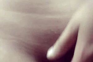 indian girl does solo masturbation in bedroom