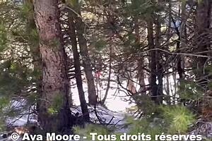 Ava moore, skiers surprend me masturbating my ass on the train - vlog x