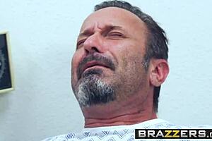 Brazzers - Doktorové dobrodružství s Reagan Foxx a Keiranem ve divoké scéně předpisu