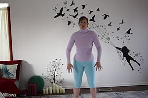 Learn to appreciate a sexy amateur's hairless pussy and big ass in lesson 325