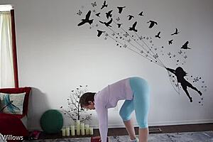 Learn to appreciate a sexy amateur's hairless pussy and big ass in lesson 325