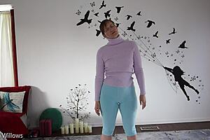 Learn to appreciate a sexy amateur's hairless pussy and big ass in lesson 325