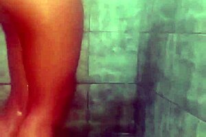 The young neighbor sent a video of her big ass in the bath 😘