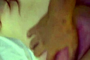 peguei minha amiga brincando e entrei pra abrir a bunda dela!