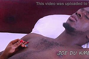 Hey, ebony pornstar dives into pussy sucking at the pool! 😏