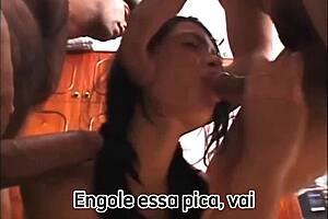 Gostosa libera a buceta e o cu e � esculachada pelos 2 dotados na dp