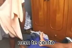 Gostosa Libera a Buceta e o Cu e É Esculachada Pelos 2 Dotados na Dp