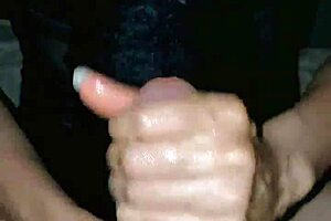 i'm giving handjib to skinny