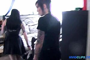 are these goth lezzers squirting and orgasming together?