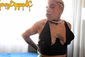 Getting dressed to meet the boss secretly 😏