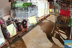 Mala Dvojka Flashes Her Pussy Without Panties In Public Shopping