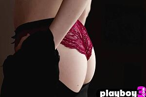 i'm watchin teens yana west and gloria sol stripteasin, showin their amazin big asses and boobs