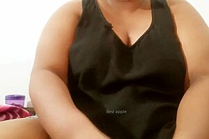 Sri Lankan Lady Reveals Natural Big Tits And Ass In Detailed Display