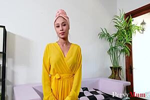 Cali Lee Fucks Me in Hijab