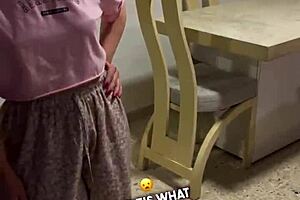 jovencita de 18 en su primera porno, horny sucking