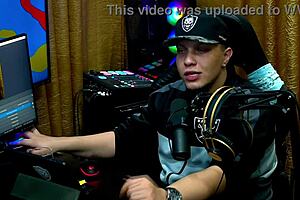 Pampam opens huge pussy on camera 😱