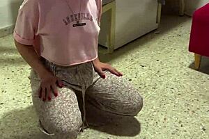 jovencita de 18 en su primera porno, horny sucking