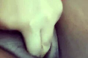 cam girl bavani fingering her pussy