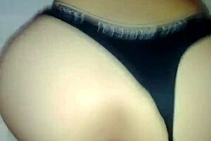 18-Year-Old Colombian TikToker Twerks in Full Online Video