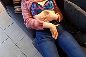 Mi tia gives blowjob when tio is away