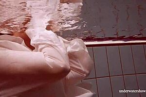 teen redhead Lola goes naked underwater with her friend