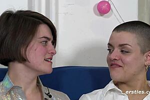 Luna Pleasures Tumpies' Sweet Shaved Ass with Fingering.