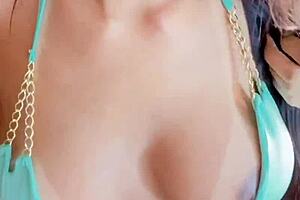 that juicy blogger in the group, wanna lick her pussy?