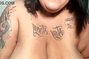 Mary Jhuana cums watching netflix in bedroom