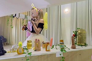 Wow, petite Bonnie Dolce in bee costume sucking cocks!