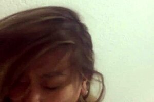 rica puta from tinder gives sloppy blowjob, he says.