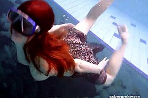 i love showing off my big tits underwater with brunette mia