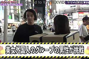 discovering the contents of the box in shinjuku2 😊