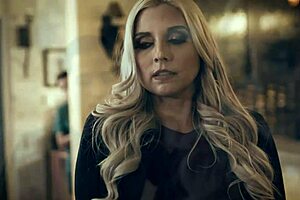 嘿，Christie Stevens 被丈夫和继子双插……疯狂！