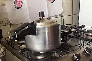 brincando com a safadinha gorda 😏