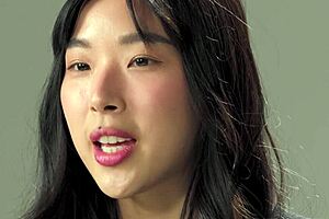 Horny brunette elle lee shows how women orgasm through masturbation