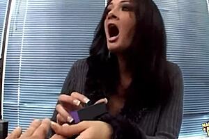 Busty nail technician Tory Lane seduces client for rough asshole pounding