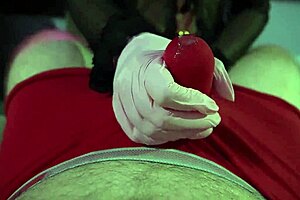 粉色护士手套挑逗他射在内裤里！ 😜